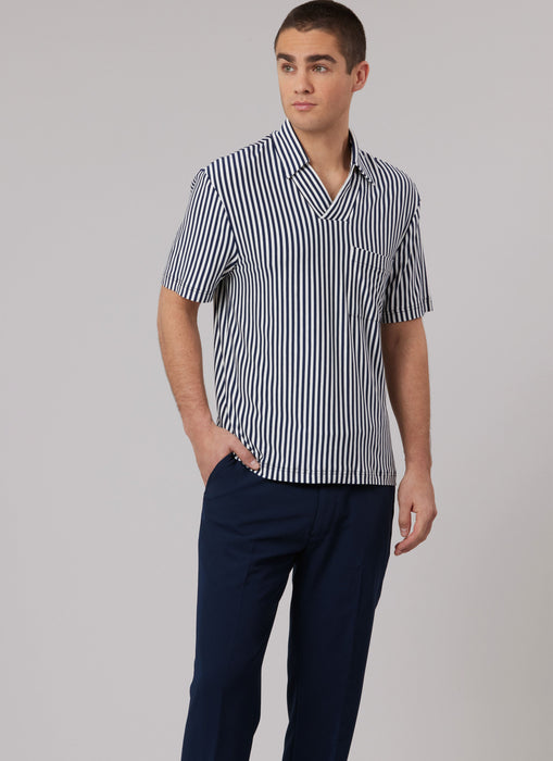 McCall's Sewing Pattern 8589 Men's Top with Sleeve Variations from Jaycotts Sewing Supplies