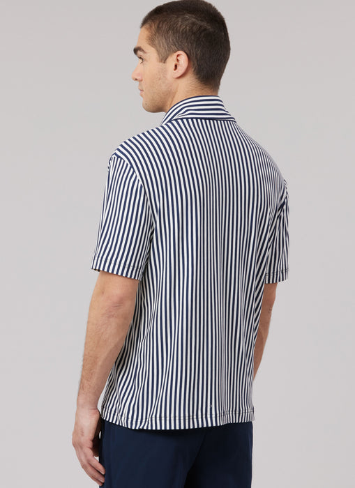 McCall's Sewing Pattern 8589 Men's Top with Sleeve Variations from Jaycotts Sewing Supplies