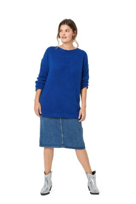Burda Sewing Pattern 6087 Top, Dress – Figure Fitting from Jaycotts Sewing Supplies